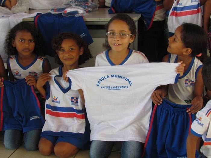 Mais escolas municipais da zona rural recebem fardamentos - Imagem 4