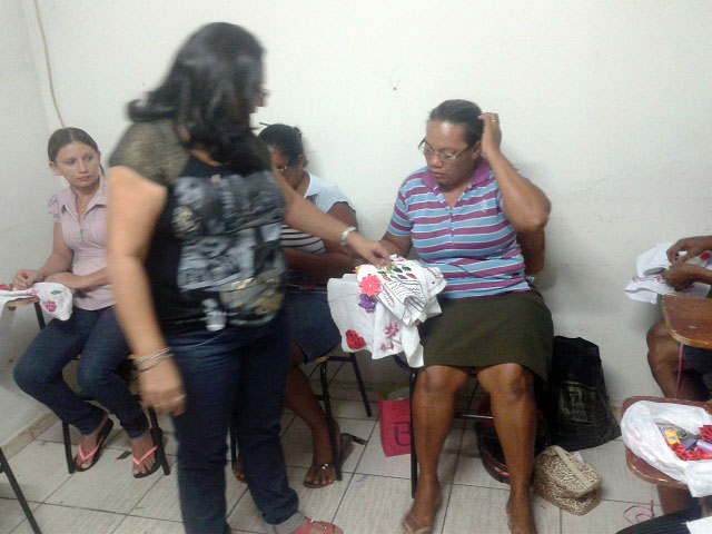 Prefeitura de Oeiras promove oficina de bordado para mães de famílias - Imagem 7