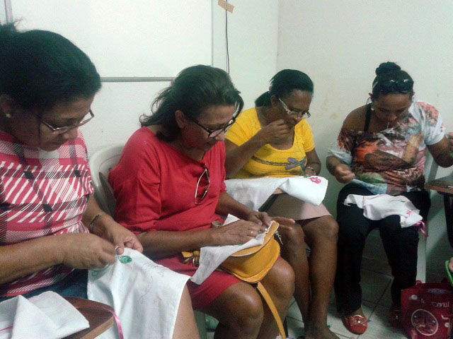 Prefeitura de Oeiras promove oficina de bordado para mães de famílias - Imagem 1