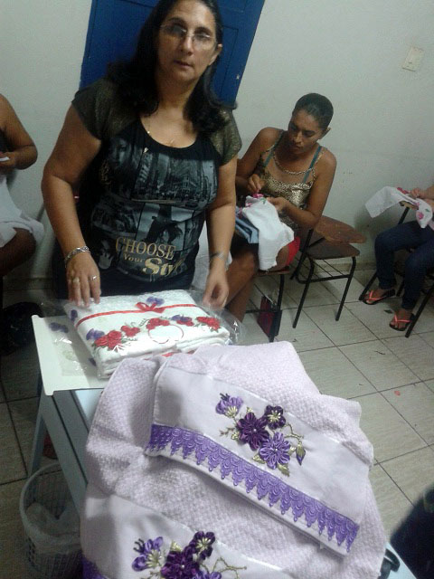 Prefeitura de Oeiras promove oficina de bordado para mães de famílias - Imagem 8