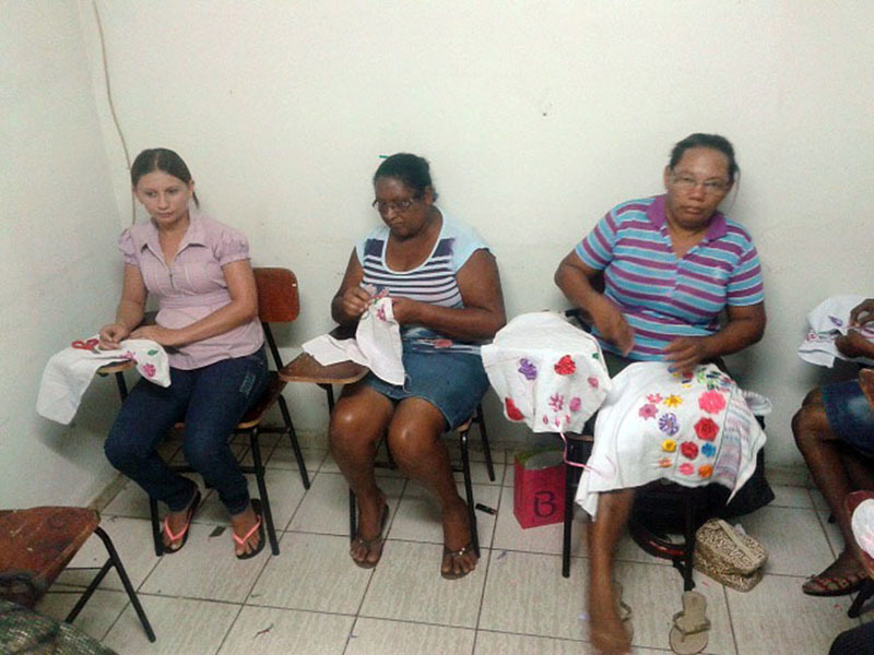 Prefeitura de Oeiras promove oficina de bordado para mães de famílias