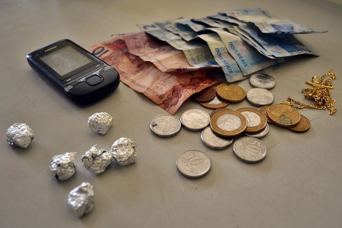 Trouxinhas de maconha são encontradas enterradas em Parnaíba - Imagem 1