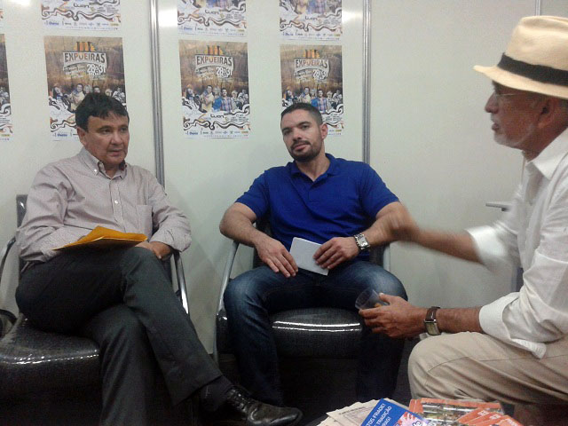 Wellington Dias visita EXPOEIRAS e doa tratores para produtores primários - Imagem 13