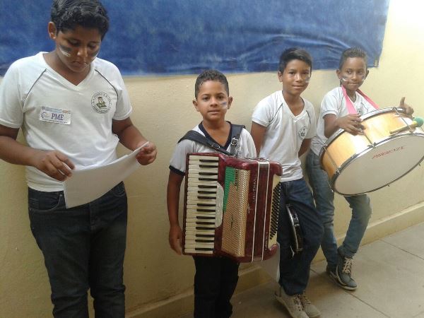 Durante evento professores fazem manifesto contra terceirização - Imagem 16
