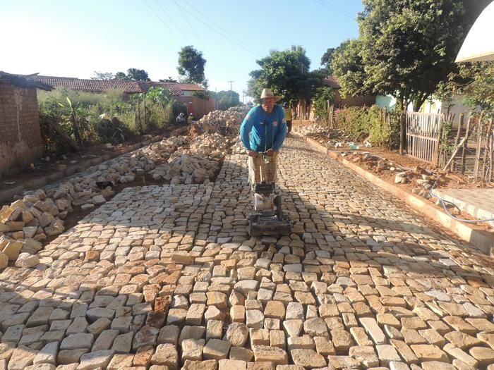Ruas de Água Branca ganham calçamento, sinalização e iluminação    - Imagem 1