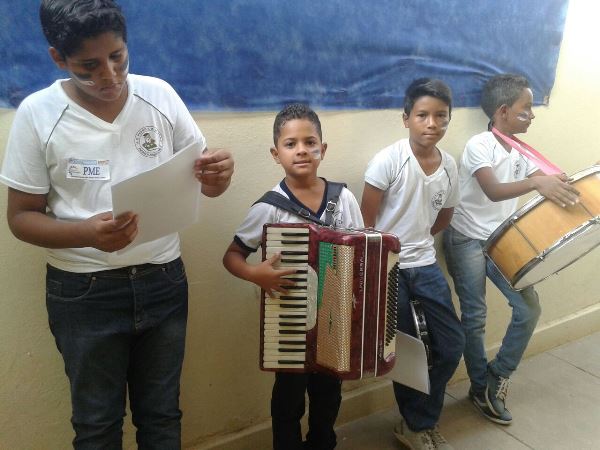 Durante evento professores fazem manifesto contra terceirização - Imagem 17