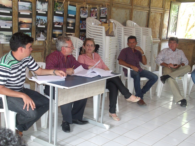 Famílias de Cajueiro da Praia receberão 500 cisternas, após solicitações da Prefeita Vânia Ribeiro