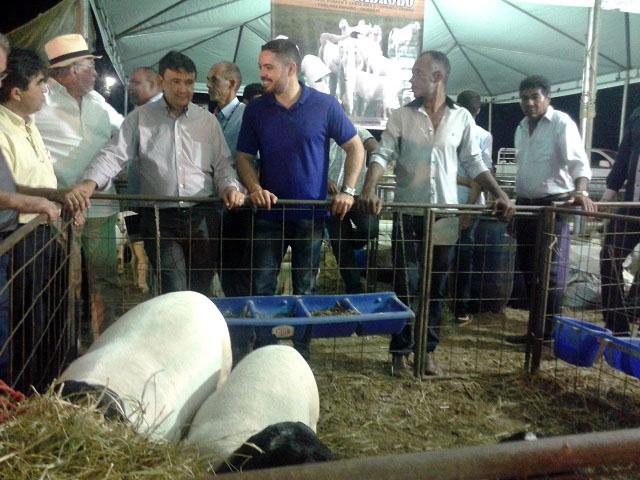 Wellington Dias visita EXPOEIRAS e doa tratores para produtores primários - Imagem 18