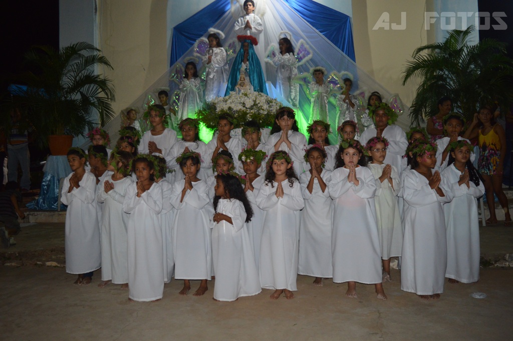 Procissão e Coroação em Honra a Nossa Senhora na Capelinha 