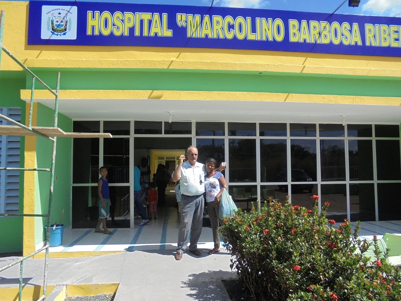 Prefeito Raimundo Ferreira acompanha obras no Hospital Marcolino Barbosa 