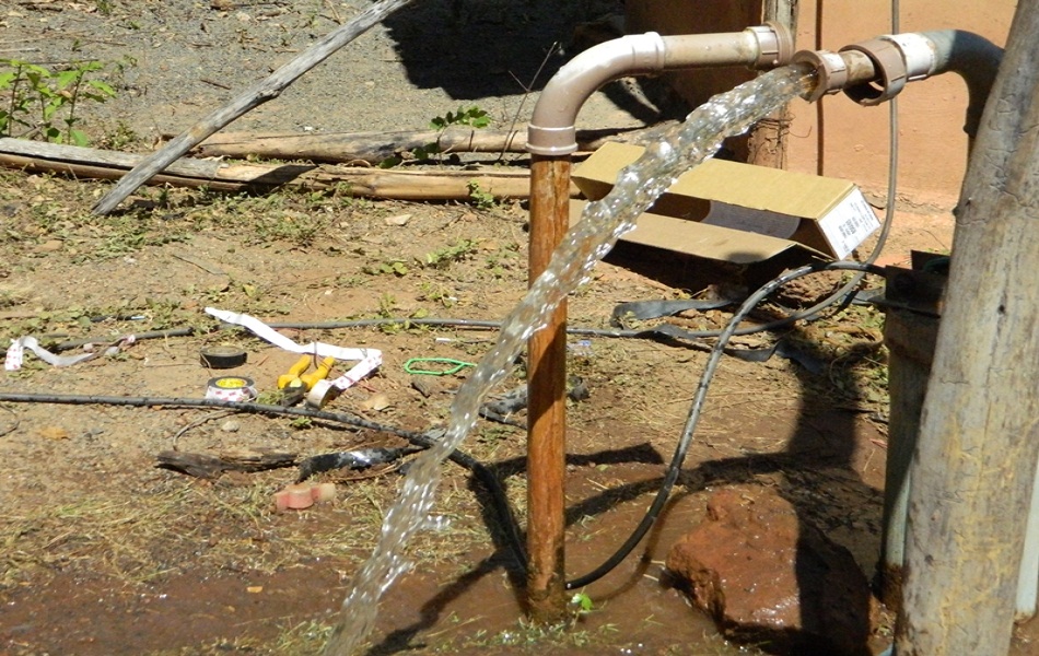 Após concluir a primeira etapa de implantação de sistemas de abastecimento d'água em diversas localidades da zona rural,