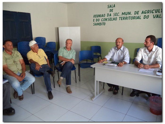 Prefeito Dr. Moura se reúne com Produtores de Leite da Região - Imagem 2