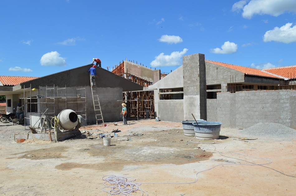 Construção de creche modelo em Buriti dos Lopes com obras adiantadas