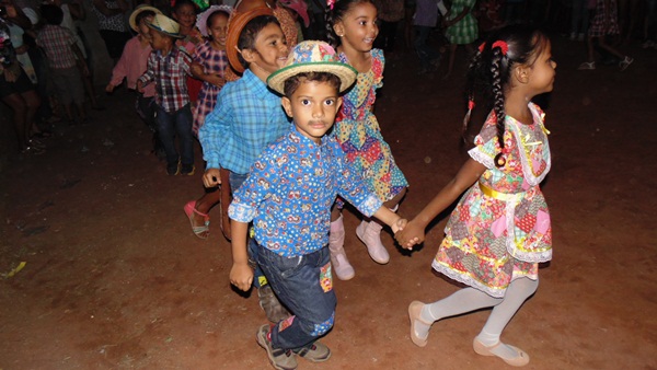 Escolinha Tia Loura realizou Arraia com crianças  - Imagem 16