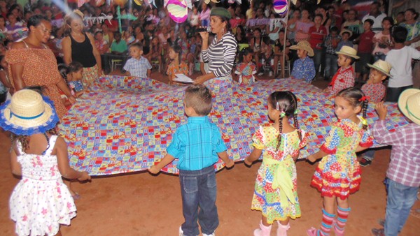 Escolinha Tia Loura realizou Arraia com crianças  - Imagem 11