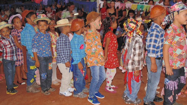 Escolinha Tia Loura realizou Arraia com crianças  - Imagem 17