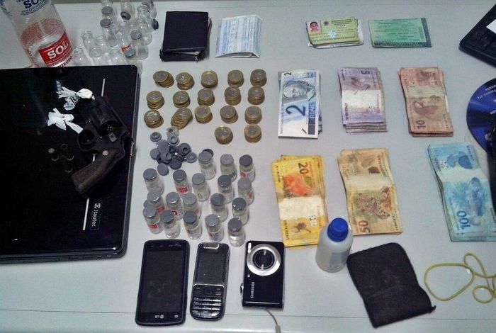 Irmãos são presos em Parnaíba com cocaína, dinheiro e revólver - Imagem 2