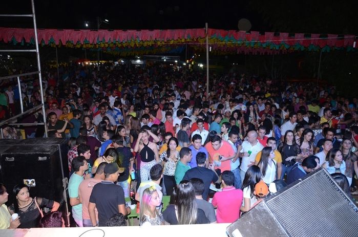 Centenas de pessoas prestigiaram   o  segundo dia dos  festejos do bairro Codó em Dom Expedito Lopes - Imagem 202