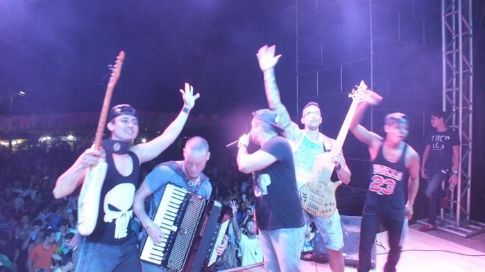 Centenas de pessoas prestigiaram   o  segundo dia dos  festejos do bairro Codó em Dom Expedito Lopes - Imagem 174