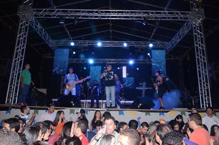 Centenas de pessoas prestigiaram   o  segundo dia dos  festejos do bairro Codó em Dom Expedito Lopes - Imagem 215