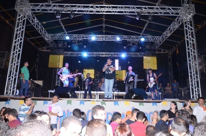 Centenas de pessoas prestigiaram   o  segundo dia dos  festejos do bairro Codó em Dom Expedito Lopes - Imagem 216