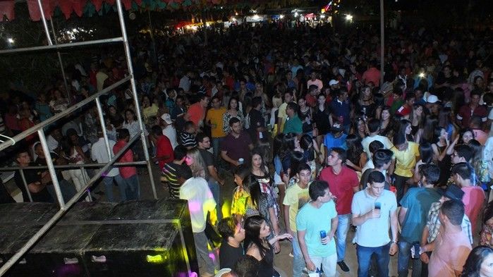 Centenas de pessoas prestigiaram   o  segundo dia dos  festejos do bairro Codó em Dom Expedito Lopes - Imagem 102