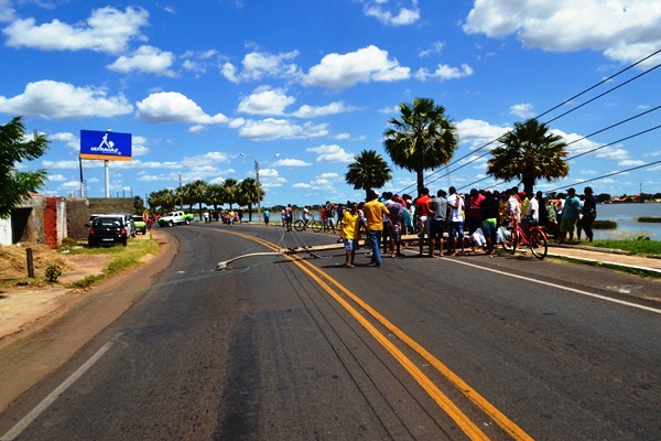 Motoqueiro morre ao colidir e derrubar poste na BR-343 em Campo Maior - Imagem 4