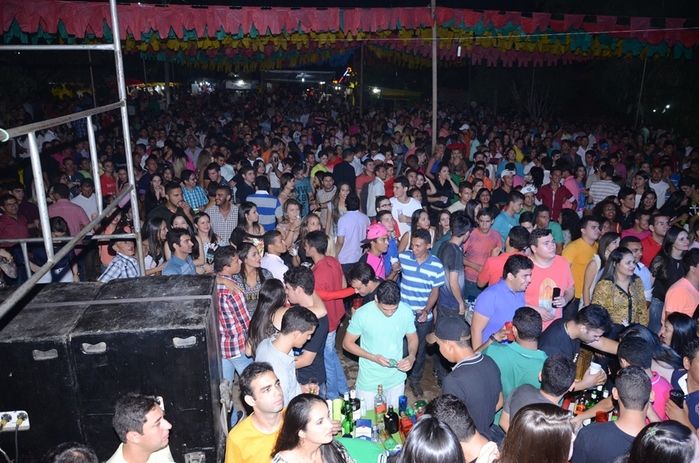 Centenas de pessoas prestigiaram   o  segundo dia dos  festejos do bairro Codó em Dom Expedito Lopes - Imagem 208