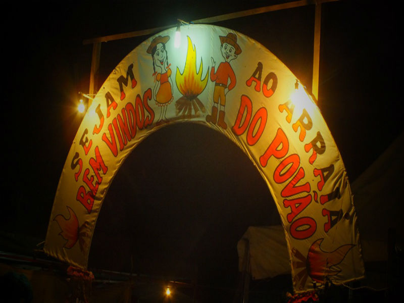 Centenas de pessoas prestigiaram   o  segundo dia dos  festejos do bairro Codó em Dom Expedito Lopes