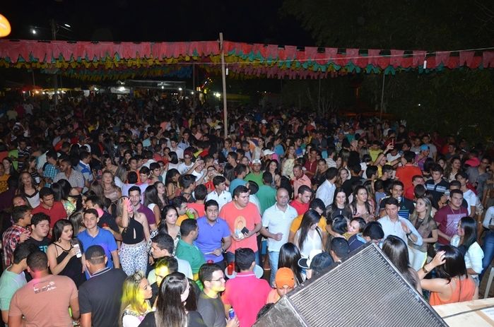 Centenas de pessoas prestigiaram   o  segundo dia dos  festejos do bairro Codó em Dom Expedito Lopes - Imagem 204