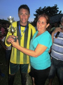 Prefeito Tintin participa de encerramento de torneio society - Imagem 1