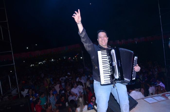 'Muita animação', na última noite de shows do São João do bairro Codó em Dom Expedito Lopes - Imagem 19