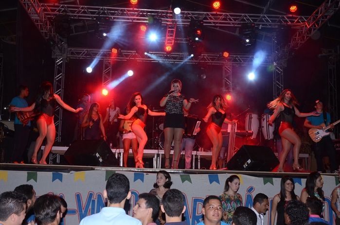 'Muita animação', na última noite de shows do São João do bairro Codó em Dom Expedito Lopes - Imagem 13