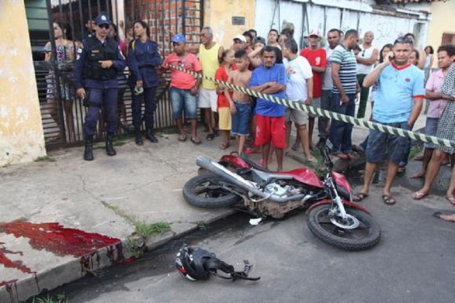 Adolescente perde controle de moto e morre no centro de Timon