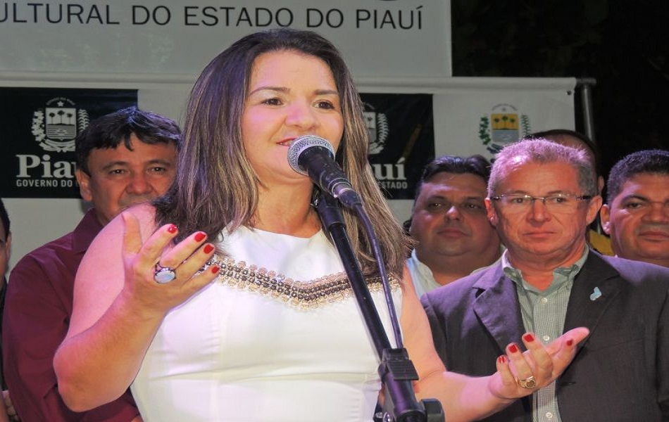 Governador anuncia recursos para pavimentação asfáltica em Pedro II