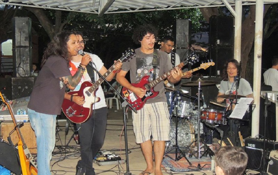 Praça do Recanto foi palco de apresentações culturais, entre elas a Banda Radiofônicos