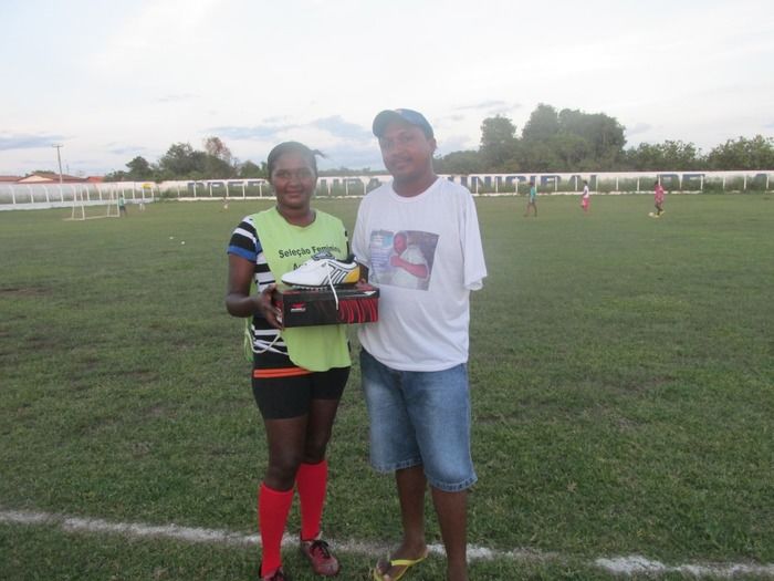 Secretaria de Esporte Faz entrega de Chuteiras para a Seleção Feminina de Futebol de Agricolândia - Imagem 14
