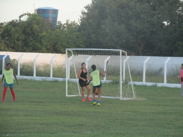 Secretaria de Esporte Faz entrega de Chuteiras para a Seleção Feminina de Futebol de Agricolândia - Imagem 36