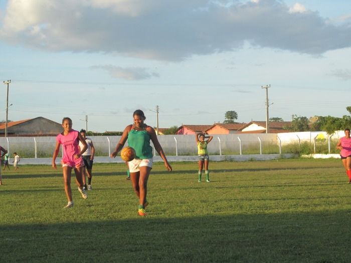 Secretaria de Esporte Faz entrega de Chuteiras para a Seleção Feminina de Futebol de Agricolândia - Imagem 26