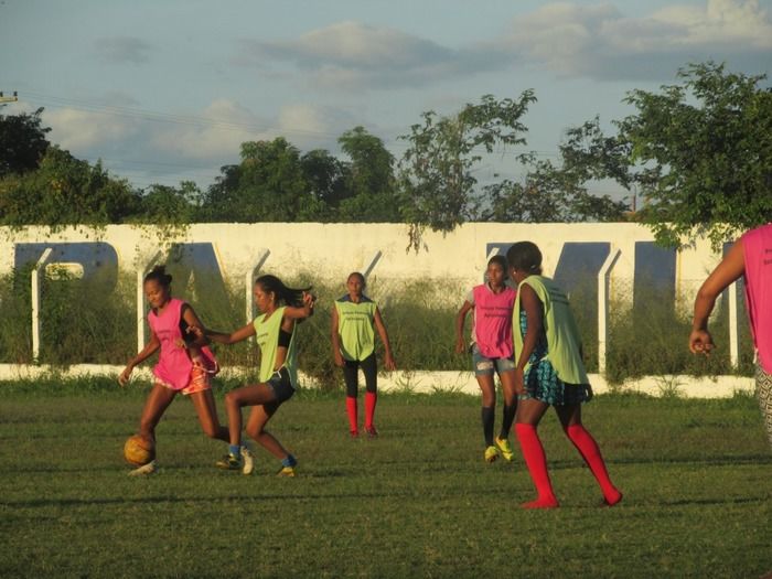 Secretaria de Esporte Faz entrega de Chuteiras para a Seleção Feminina de Futebol de Agricolândia - Imagem 24