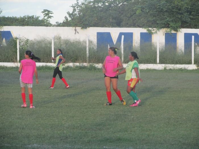 Secretaria de Esporte Faz entrega de Chuteiras para a Seleção Feminina de Futebol de Agricolândia - Imagem 35