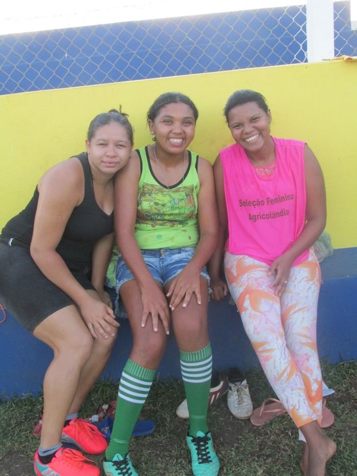 Secretaria de Esporte Faz entrega de Chuteiras para a Seleção Feminina de Futebol de Agricolândia - Imagem 4