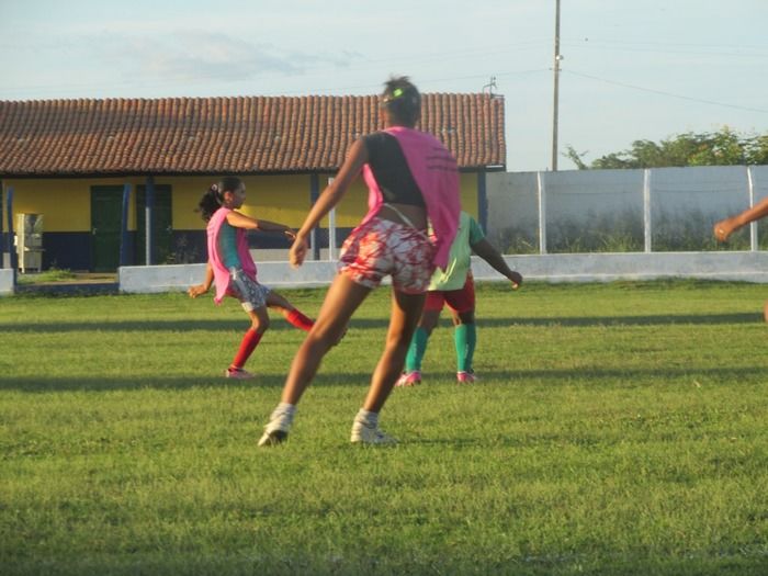 Secretaria de Esporte Faz entrega de Chuteiras para a Seleção Feminina de Futebol de Agricolândia - Imagem 16