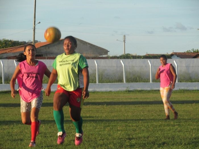 Secretaria de Esporte Faz entrega de Chuteiras para a Seleção Feminina de Futebol de Agricolândia - Imagem 29