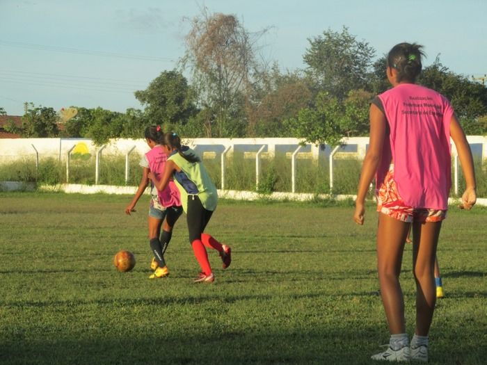 Secretaria de Esporte Faz entrega de Chuteiras para a Seleção Feminina de Futebol de Agricolândia - Imagem 21