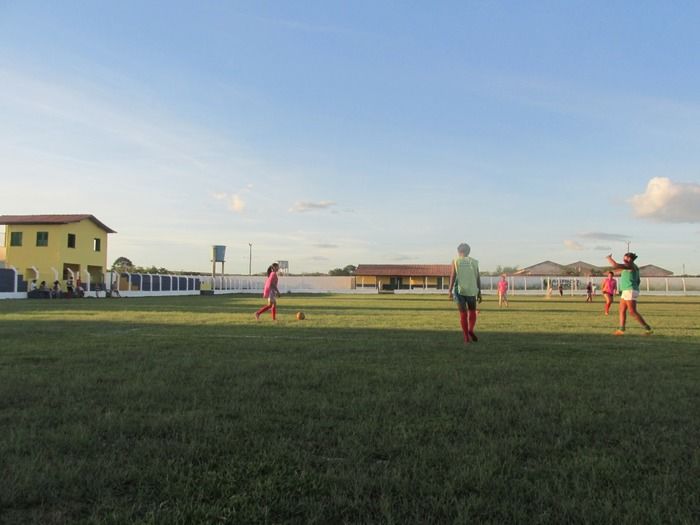Secretaria de Esporte Faz entrega de Chuteiras para a Seleção Feminina de Futebol de Agricolândia - Imagem 23