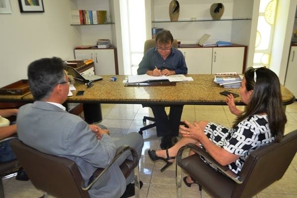 Prefeita e deputado querem agilizar obras de pavimentação em Pedro II - Imagem 1