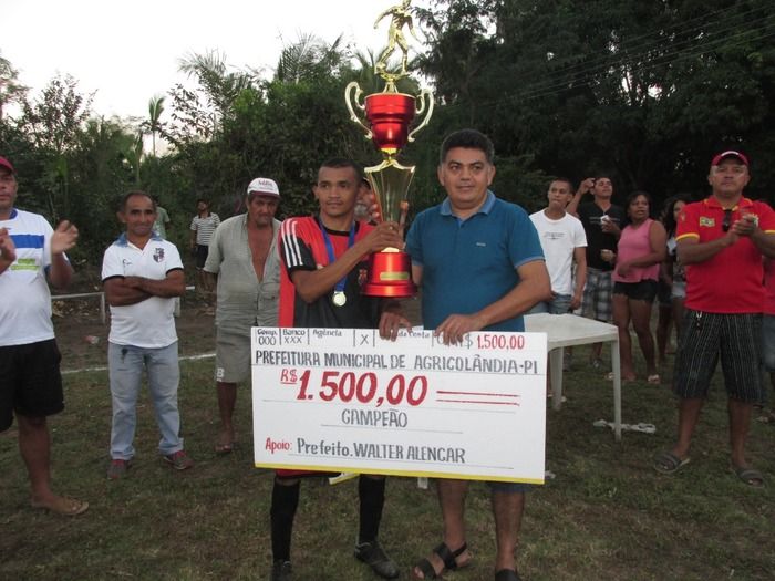 Vila Bate o Emelec e é Campeão do Campeonato de Futebol do Bairro Poeirão   - Imagem 1