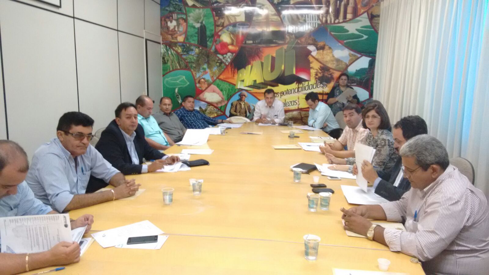 O prefeito Zé Resende participa de reunião na APPM