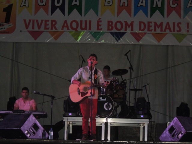 Dia do evangélico reúne multidão em praça pública na cidade de Água Branca - Imagem 7